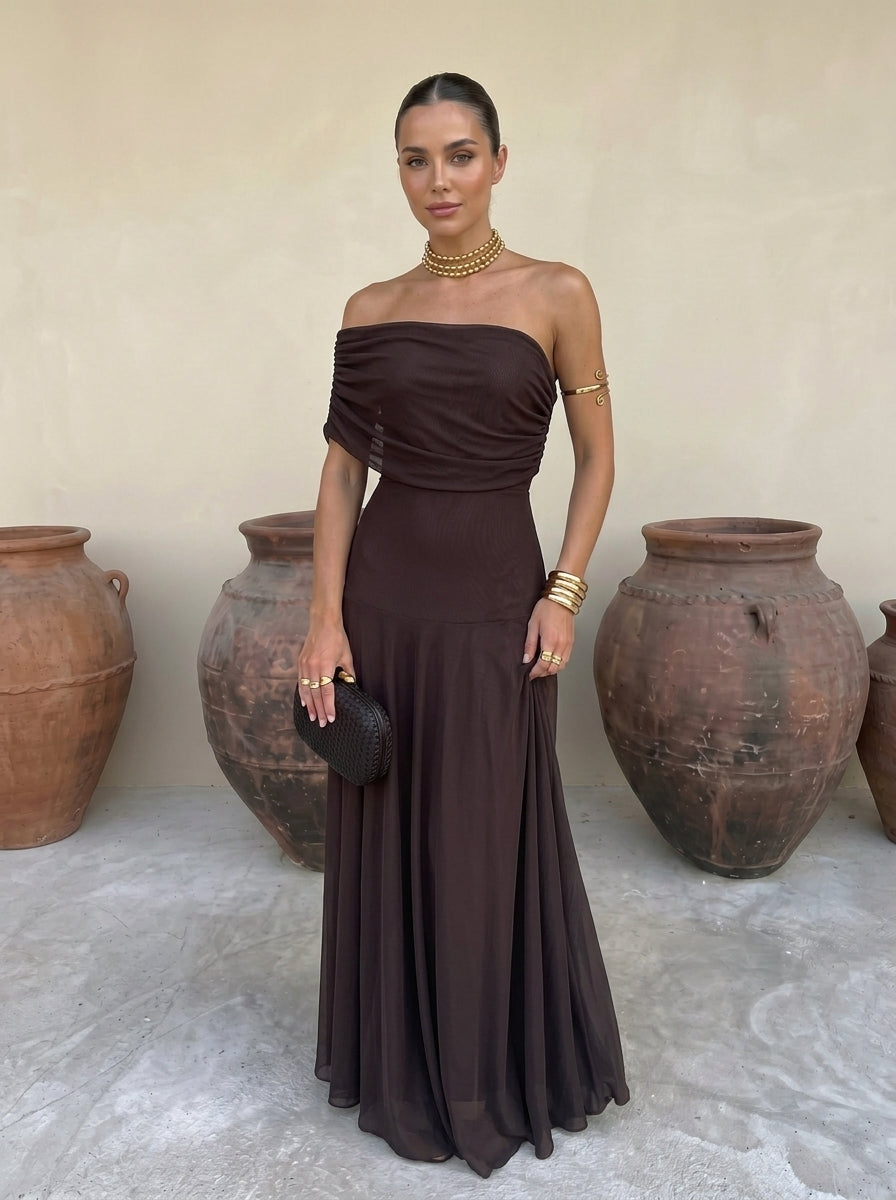 Vestido Largo Simba en Tul de Seda Chocolate con Escote Bardot