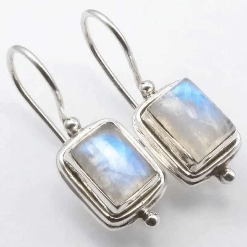 Beatriz – Pendientes Vintage con Piedra de Luna Cuadrada