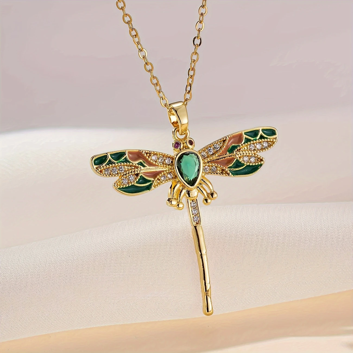 Collier lumineux avec libellule verte