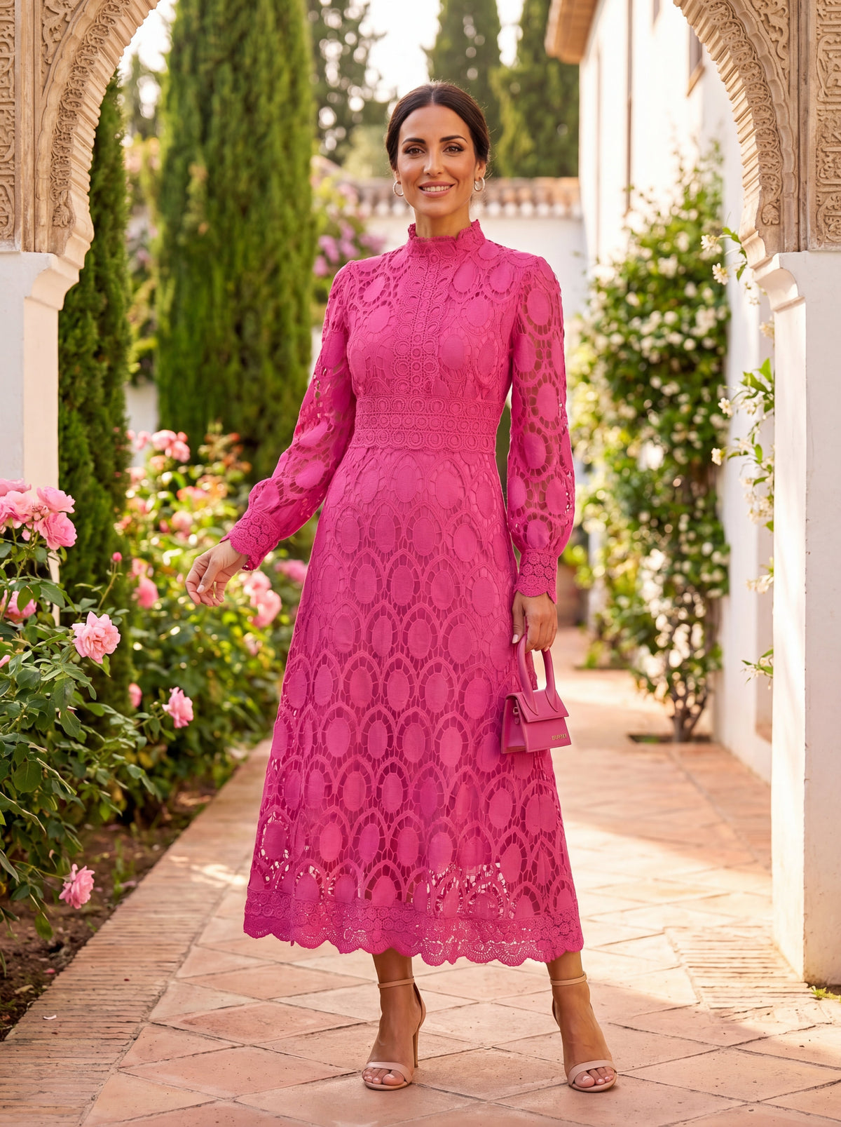 Vestido Midi Carmona en Encaje Fucsia con Mangas Largas