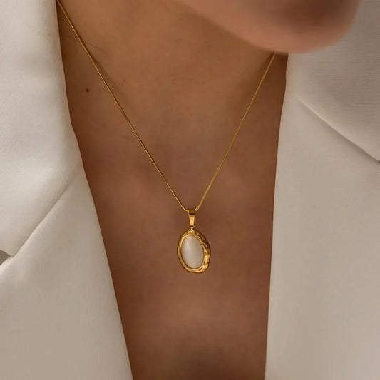 Collier Plaqué Or avec Opale Œil de Chat Ovale